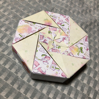 折り紙のお菓子箱