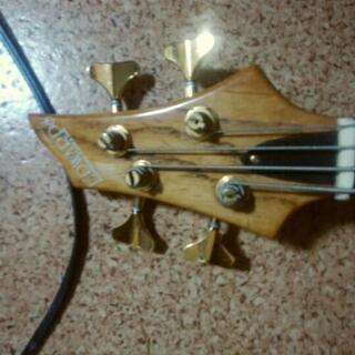 エドワード、4弦ベース！！人気木目調！！