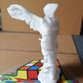 羽が折れた女神像：サモトラケのニケ試作ミニチュア像