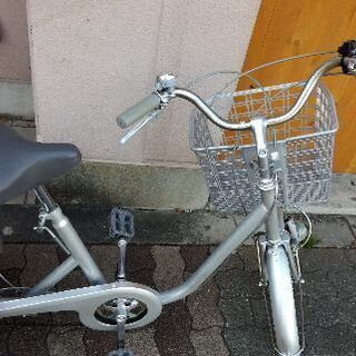 大人用三輪車(前輪20吋/後輪16吋)シングル/シルバー
