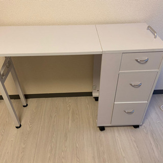 新品同様 購入数日、ネイルテーブル 折りたたみ式