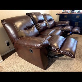茶色リクライニングソファーを入荷いたしました！ 横須賀エリア本日お届け可能！今週末までに取りに来れる方^ ^輸入家具