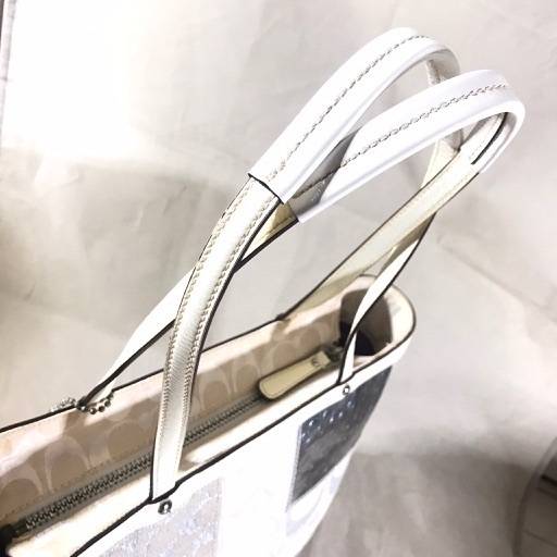 COACHコーチ 白＆銀レザー パッチワークシグネチャー肩かけ