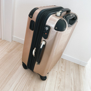 旅行バッグ　スーツケース