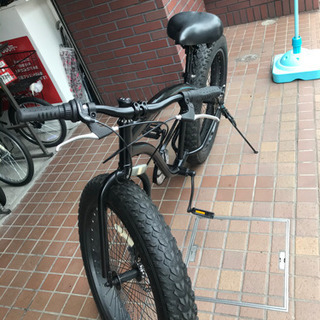 ★美品★ファットバイク　極太タイヤ26×4.0軽量アルミフレーム　6speed　ディスクブレーキ　マットブラック