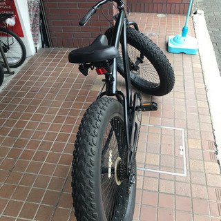 ★美品★ファットバイク　極太タイヤ26×4.0軽量アルミフレーム　6speed　ディスクブレーキ　マットブラック