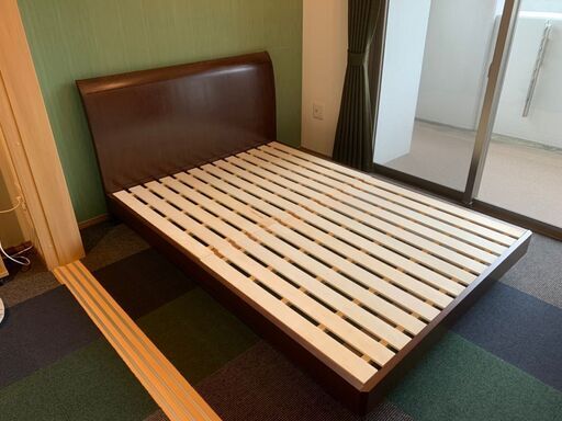【ダブルサイズ　ベッドフレーム】※引き取りのみ　木製のシンプルなデザイン 【001】