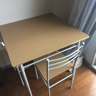 テーブル「椅子付き」・本棚・シングルマットレス・ハンガーラック