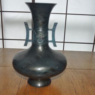 鋳銅製花瓶