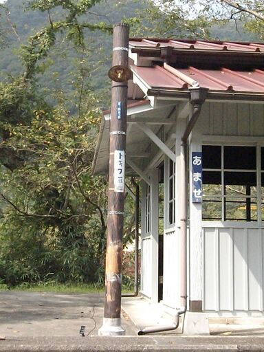 電気工事不要の外灯付き電柱