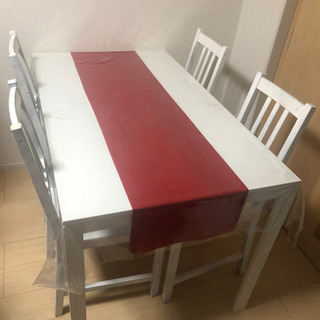 (無事取引終了)ホワイトダイニングテーブル,椅子4脚セット,定価3万円