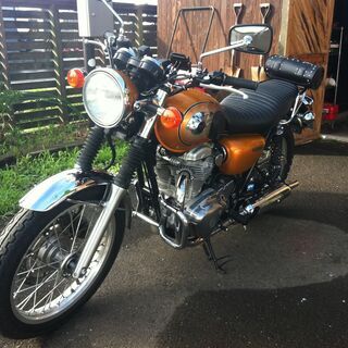 カワサキ W800 ディーラー整備　ETC　グリップヒーター　エンジンガード付き　平成23年3月初年度登録