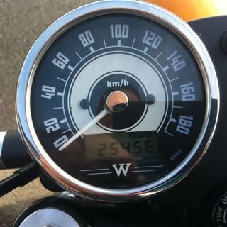 カワサキ W800 ディーラー整備　ETC　グリップヒーター　エンジンガード付き　平成23年3月初年度登録