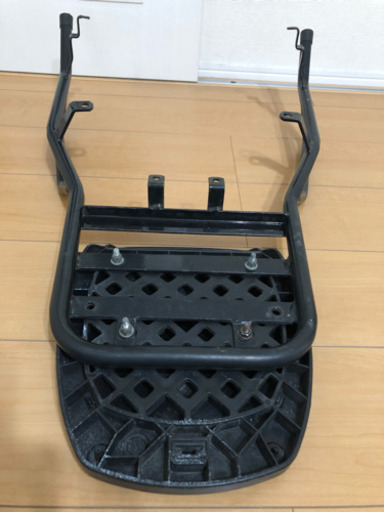 ヤマハ　マジェスティ125用　DCRリアキャリア　GIVIのベース付き