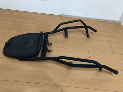 ヤマハ　マジェスティ125用　DCRリアキャリア　GIVIのベース付き