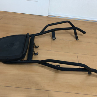 ヤマハ　マジェスティ125用　DCRリアキャリア　GIVIのベース付き