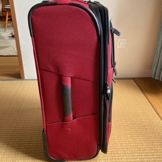 赤いスーツケース　大
