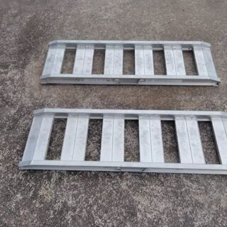 畦越　アルミブリッジ2本/1組　W300mm×L1200mm　最大荷重1.0t、自重４.2kg/本 畦越 アルミブリッジ2本/1組 W300mm×L1200mm 最大荷重1.0t、自重