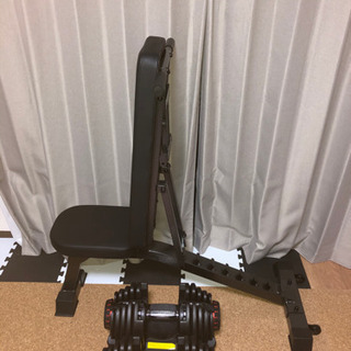 ベンチ台とバーベルです。先月購入品