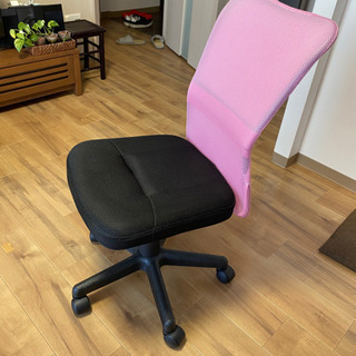キャスター付きオフィスチェアー 椅子 ピンク 美品
