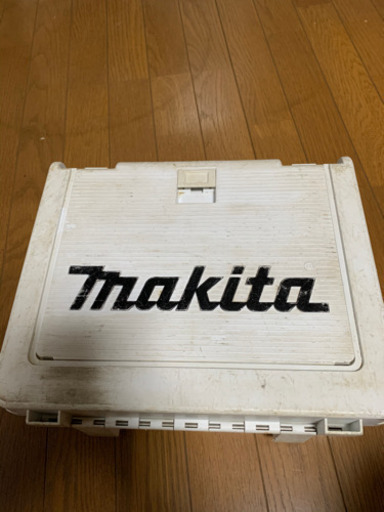 マキタ　インパクトドライバー