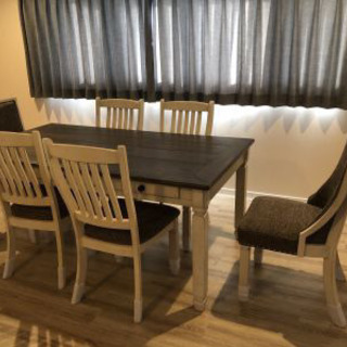 アシュレイ　ダイニングテーブル