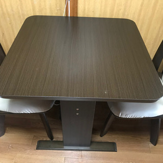 《決定》ダイニングテーブル　椅子×2