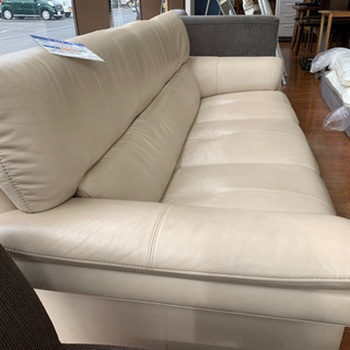 ゆったり座れちゃう!!karimokuの3人掛けソファです♪