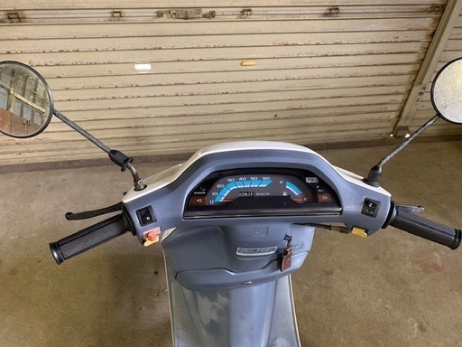 脇に ホンダ タクト 2st 車体 いまや常識!? 原付スクーターにメットイン