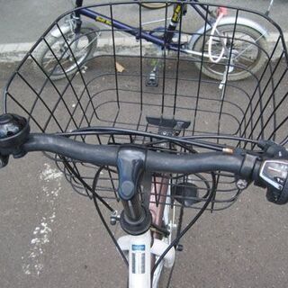 27インチ シティサイクル 自転車 白 6段変速 リア荷台付き  買い物 通学 通勤