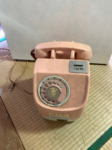 ピンク電話です