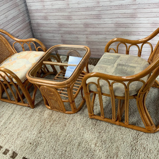 籐のガラステーブルと椅子2脚