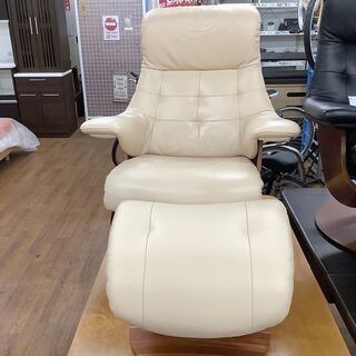 Karimoku（カリモク）リクラニングチェアー　オットマン付　クスミ有