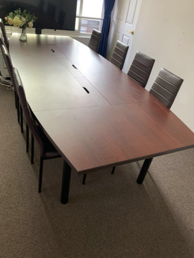 高級感溢れる会議用テーブル