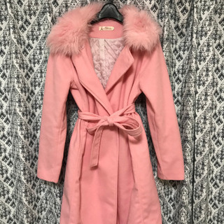 ピンクの冬のコート