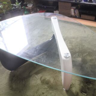 イサム・ノグチ風ガラステーブル（土台：白黒タイプ）