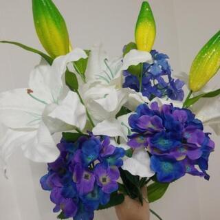 【取引中】造花　ゆり　あじさい　すみれ　白　紫　花束  オブジェ