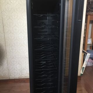 黒の電子ワインセラー/冷蔵庫