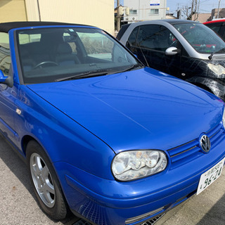 お洒落なゴルフのオープンカー🚙