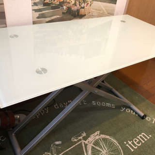 ニトリ昇降式ガラステーブル