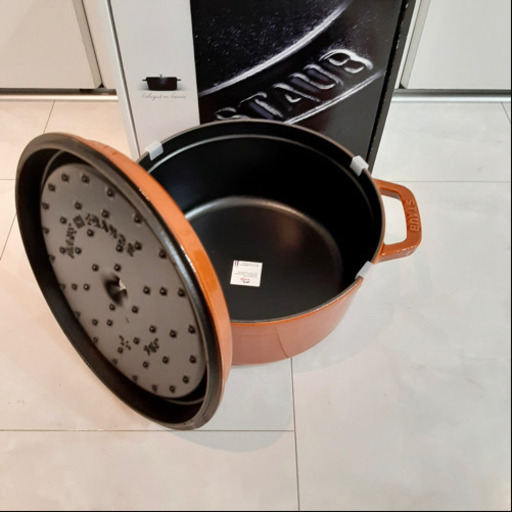 新品未使用】生涯保証付き staub 24cm シナモン 廃盤カラー
