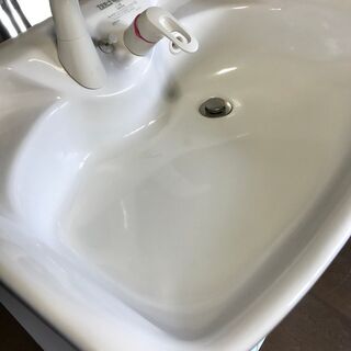 洗面化粧台・電気温水器付き