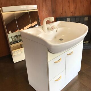 洗面化粧台・電気温水器付き