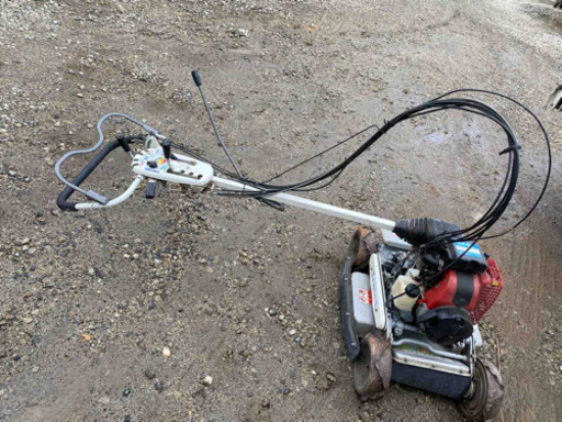 三重 草刈機 草刈り機 自走式草刈り機 イセキ オーレック スパイダー
