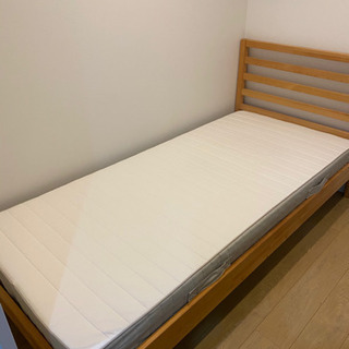 IKEAシングルベッド（ベッド、マットレス 、衣装ケース）無料で...