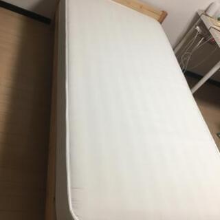 (受け取り予約済み)Ikea シングルベッドとマットレス