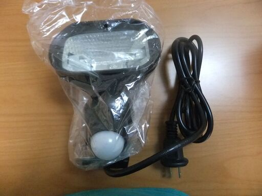 新品　ハロゲンセンサーライト