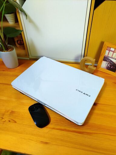 SSD128Gでcore3の高性能PC★　綺麗な光沢パールホワイト♪　最新Windows10　64Bit！　15.6インチの大きいサイズ☆　テンキー内蔵　　メモリ4G　富士通　FUJITSU　BIBLO　　　　マウス付き 　ノートパソコン　無線LAN　Wi-Fi対応　DVDドライブ