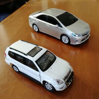 トヨタ　ミニカー２台　PLADO & SAI