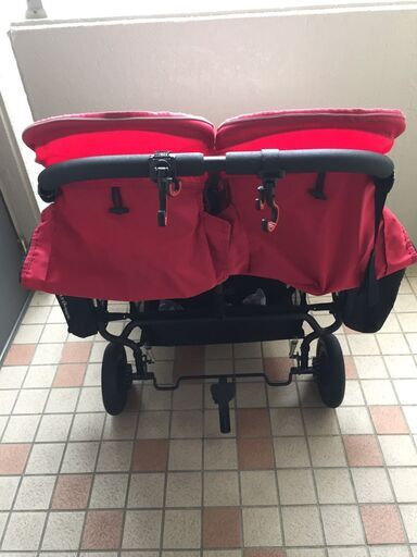 再値下げ☆エアバギーココダブル チェリーレッド 【双子用】【2人乗り】